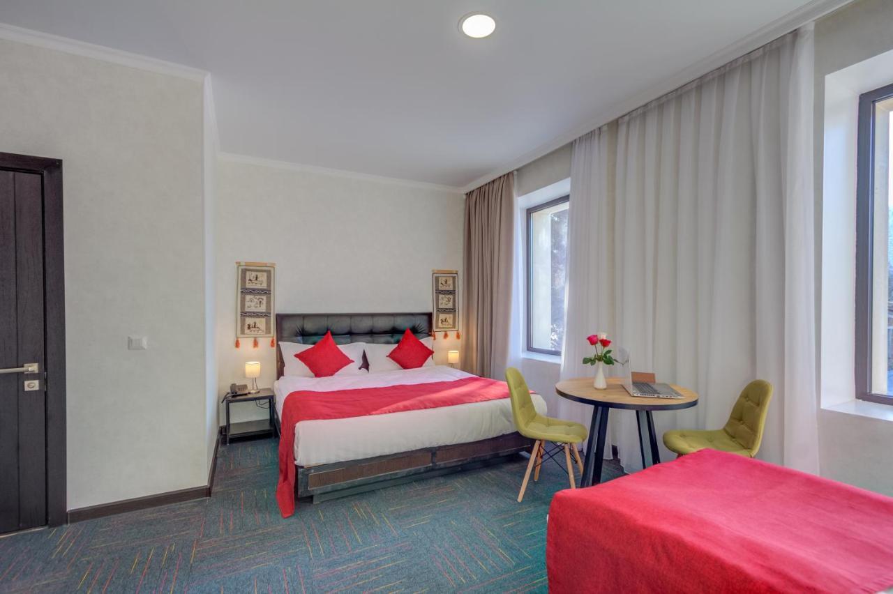 My Hotel Каракол Экстерьер фото